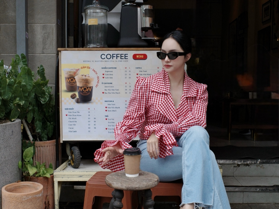 Cách mặc họa tiết caro gingham đẹp sắc sảo như Hương Giang缩略图