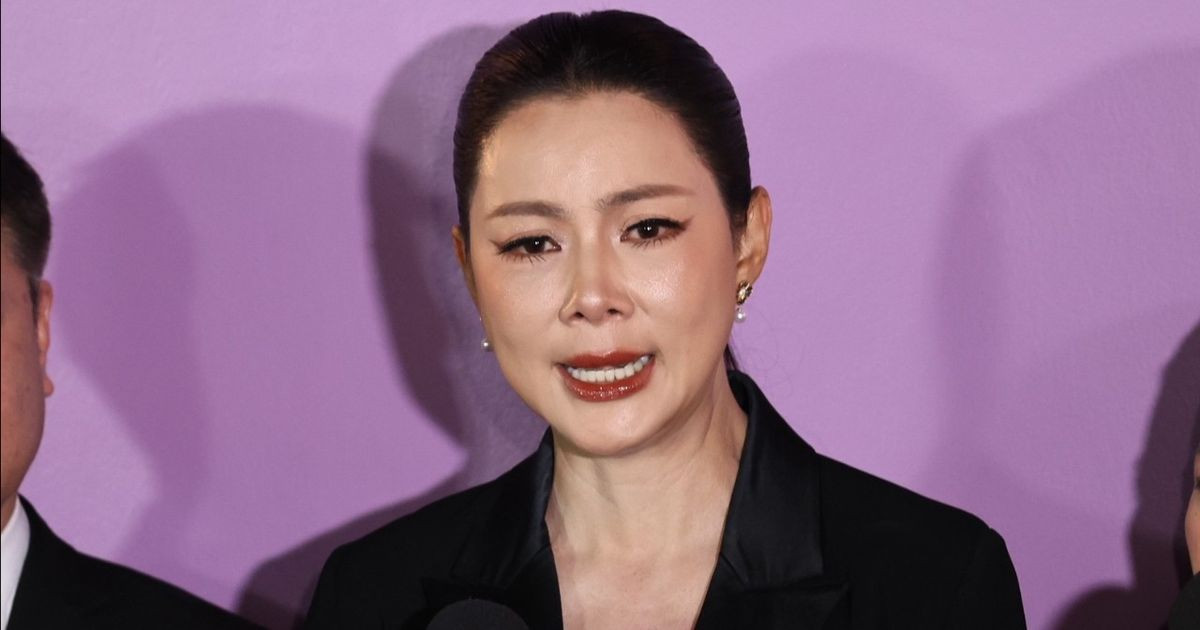 Hoa hậu mở họp báo tố chồng đại gia ngoại tình với bạn thân, lấy 5,4 tỷ đồng缩略图