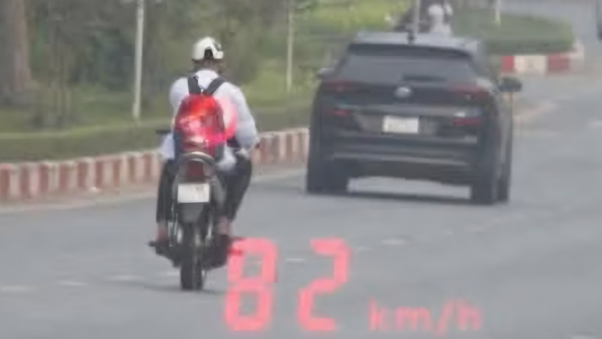 Học sinh chạy xe máy 82 km/h, quay đầu bỏ chạy khi gặp CSGT缩略图