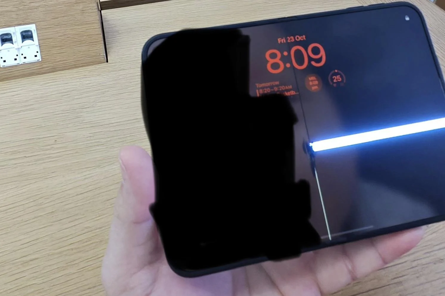 iPhone Duo nứt màn hình chỉ sau 6 giờ sử dụng?缩略图