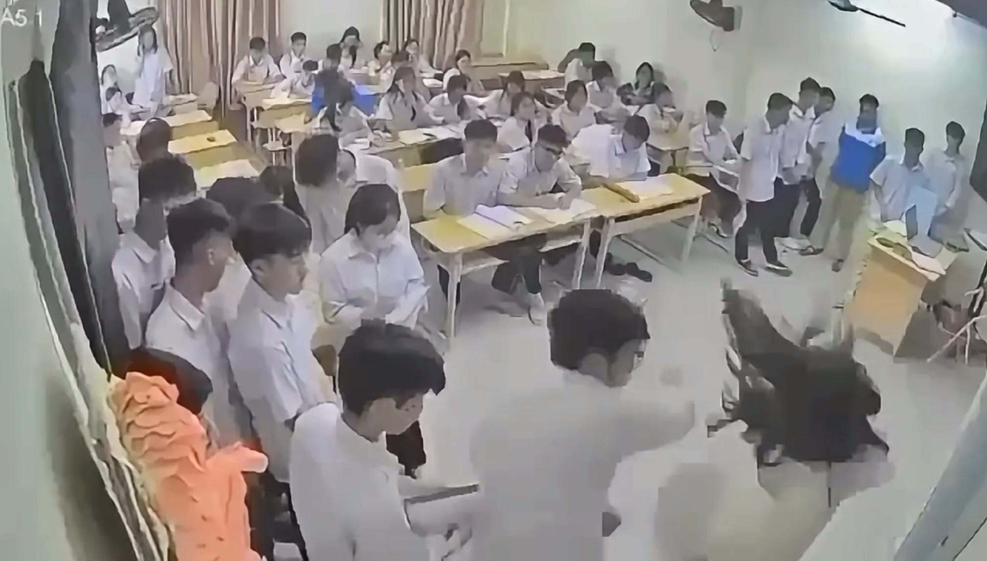 Khởi tố nam sinh lớp 12 đánh cô giáo ngay trên bục giảng ở Hà Nội缩略图