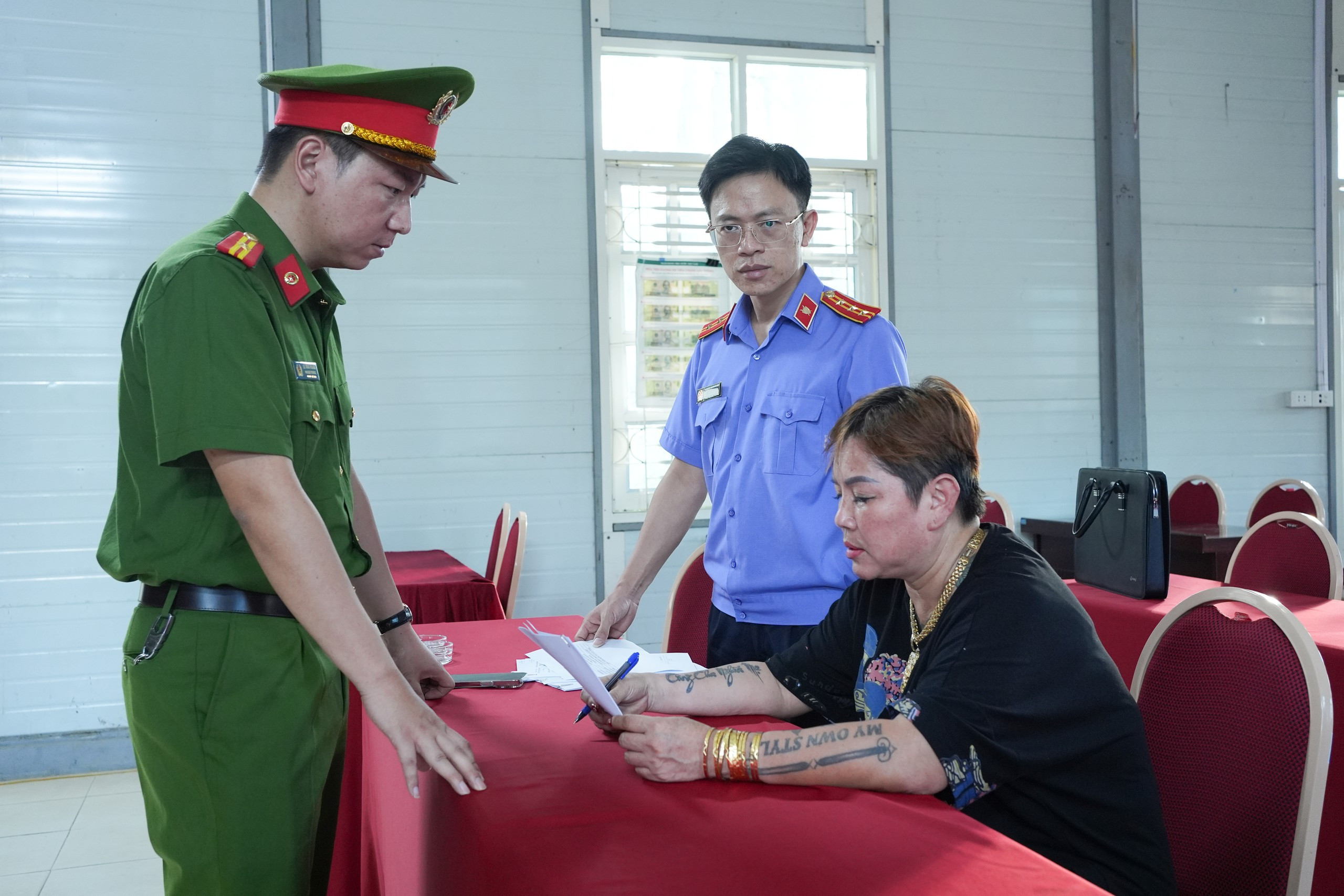 Khởi tố Tiktoker &amp;apos;Thảo Ràn Ri Mộc Châu&amp;apos;缩略图