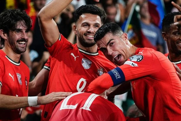 Lạ lùng không một cầu thủ Bồ Đào Nha nào yêu thích bài viết của Ronaldo缩略图