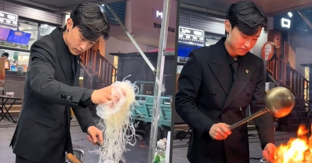 Mặc vest đứng bán cơm rang ngoài vỉa hè, soái ca 19 tuổi bán hơn 200 suất mỗi ngày, doanh thu hằng tháng khiến nhiều người bất ngờ缩略图