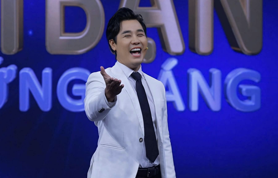 MC Nguyên Khang dẫn &amp;apos;Vì bạn xứng đáng&amp;apos; thay MC Quyền Linh缩略图