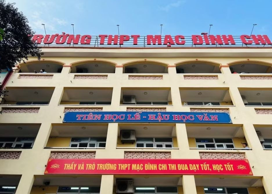 Nam sinh đánh cô giáo trên bục giảng: Nhà trường báo cáo gì?缩略图