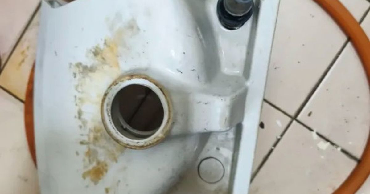 Nghe vợ khóc qua điện thoại, chồng lập tức lái xe về nhà thì bàng hoàng khi nhìn thấy cảnh này缩略图