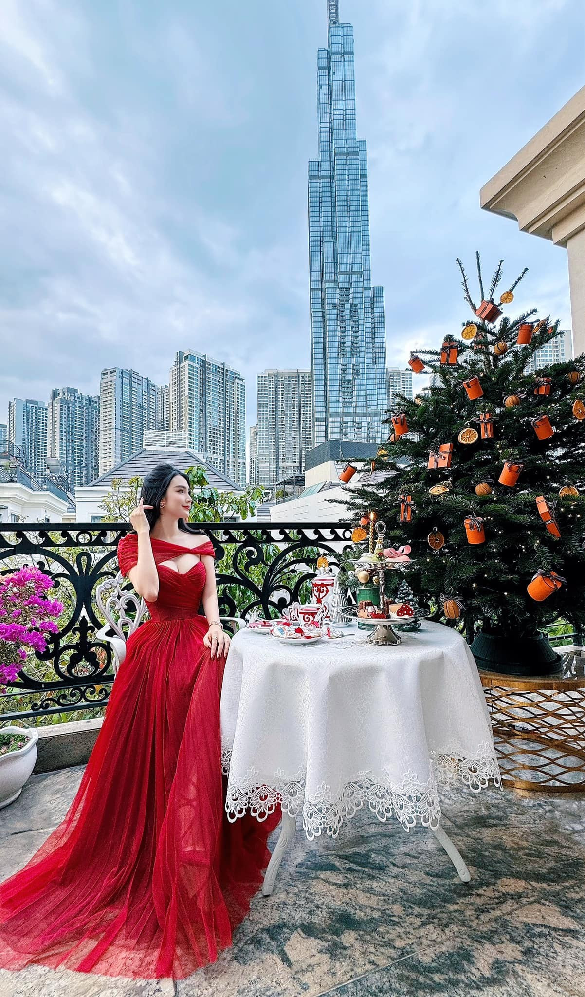 Ngọc Loan The Face dựng gánh bánh canh tại biệt thự view Landmark 81, hé lộ góc sống đắt giá缩略图