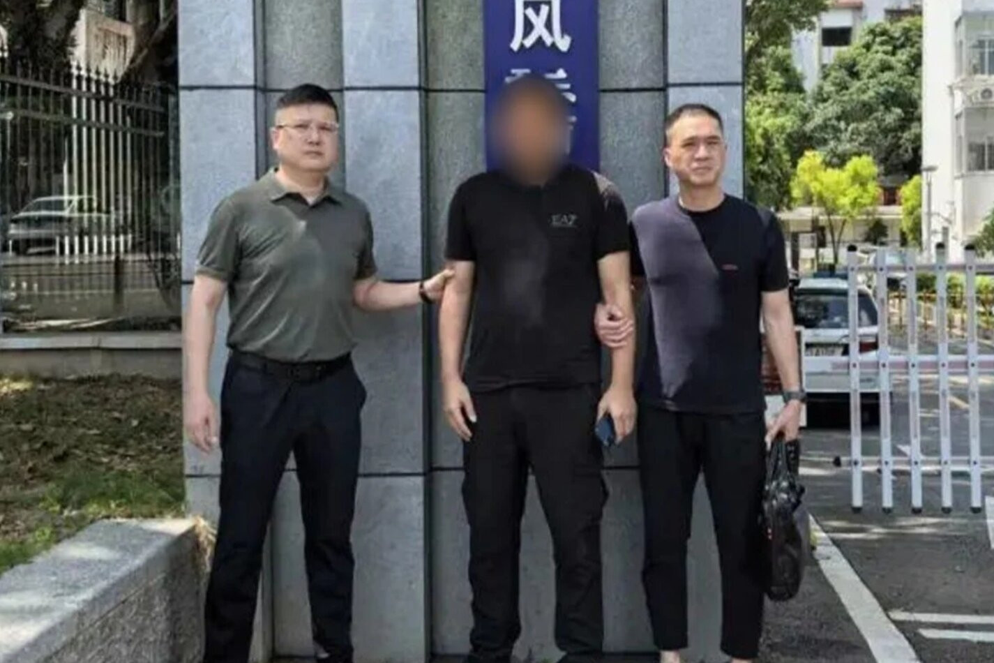 Người đàn ông giả chết, lấy danh tính anh trai sinh đôi để trốn truy nã 24 năm缩略图