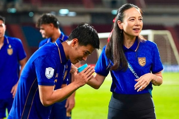 Nữ tỷ phú Madam Pang quyền lực và giàu có vì sao vẫn khiến người hâm mộ Thái Lan buồn lòng?缩略图