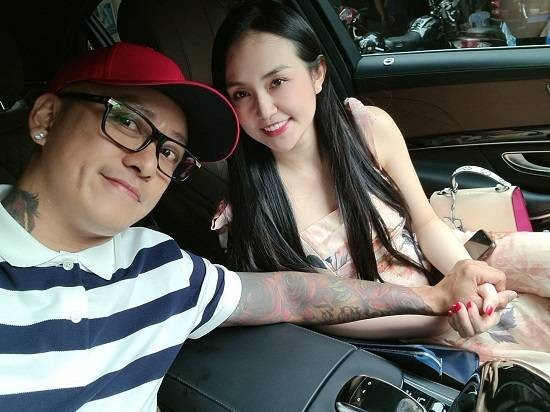 Phản ứng của vợ Tuấn Hưng khi gia đình hứng chịu hàng loạt bình luận tiêu cực缩略图