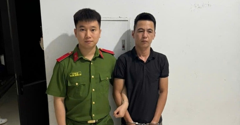 Phụ xe cầm gậy bóng chày đánh gãy tay tài xế ô tô缩略图