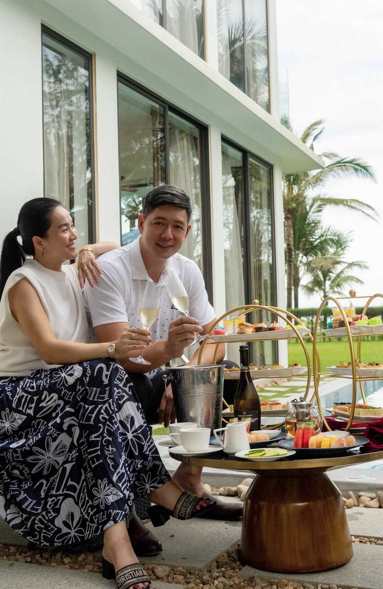 Quá khứ bán sữa đậu nành, làm lơ xe của nam siêu mẫu đình đám: Nay viên mãn bên vợ hơn tuổi缩略图
