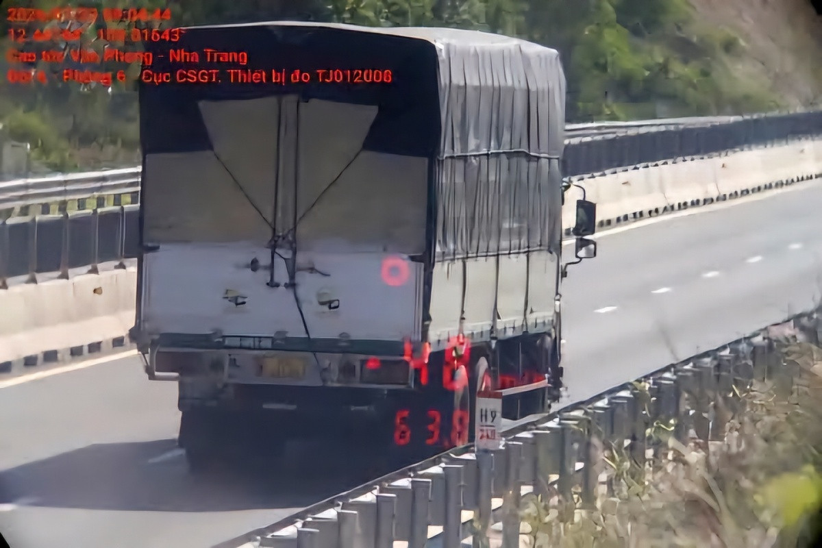 Tạm dừng xử phạt xe chạy dưới tốc độ tối thiểu trên cao tốc缩略图