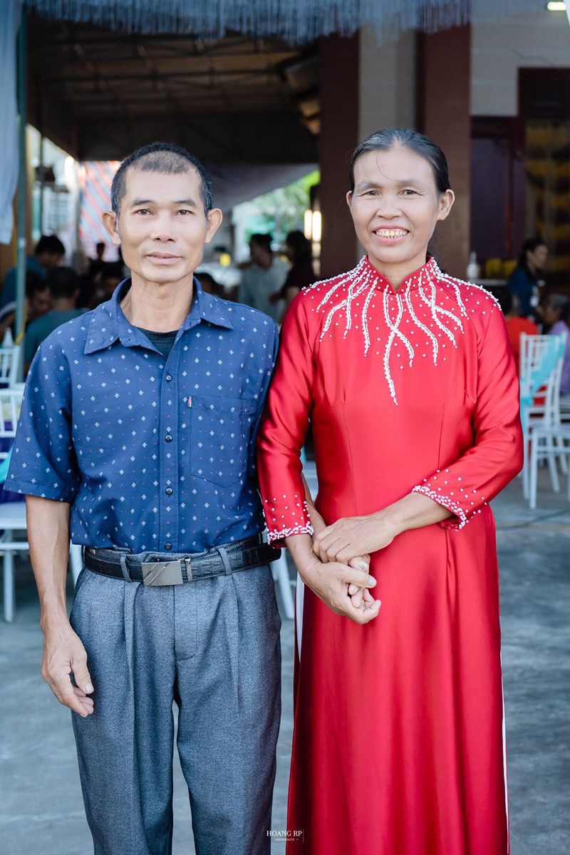 Thấy 4 đứa trẻ nheo nhóc, người phụ nữ ở Nghệ An về làm mẹ kế, thương yêu 23 năm缩略图