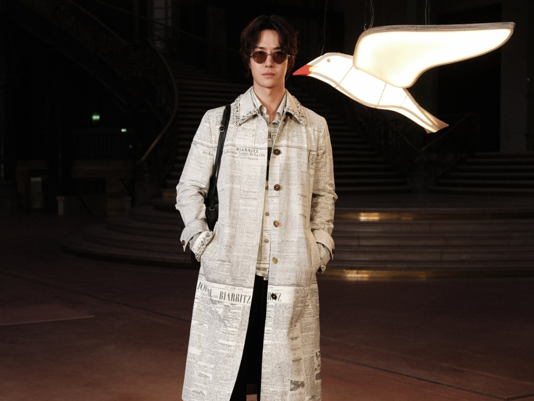 Vương Nhất Bác biến “trang báo” Chanel thành menswear缩略图